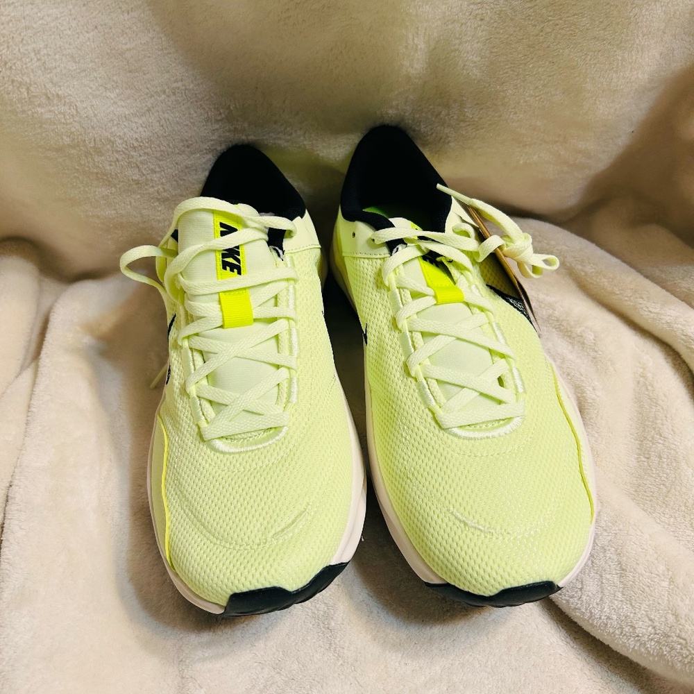 Nike Legend Essential 3 NN Volt Blk Volt Phantom Men10.5 NEW - Picture 4 of 6